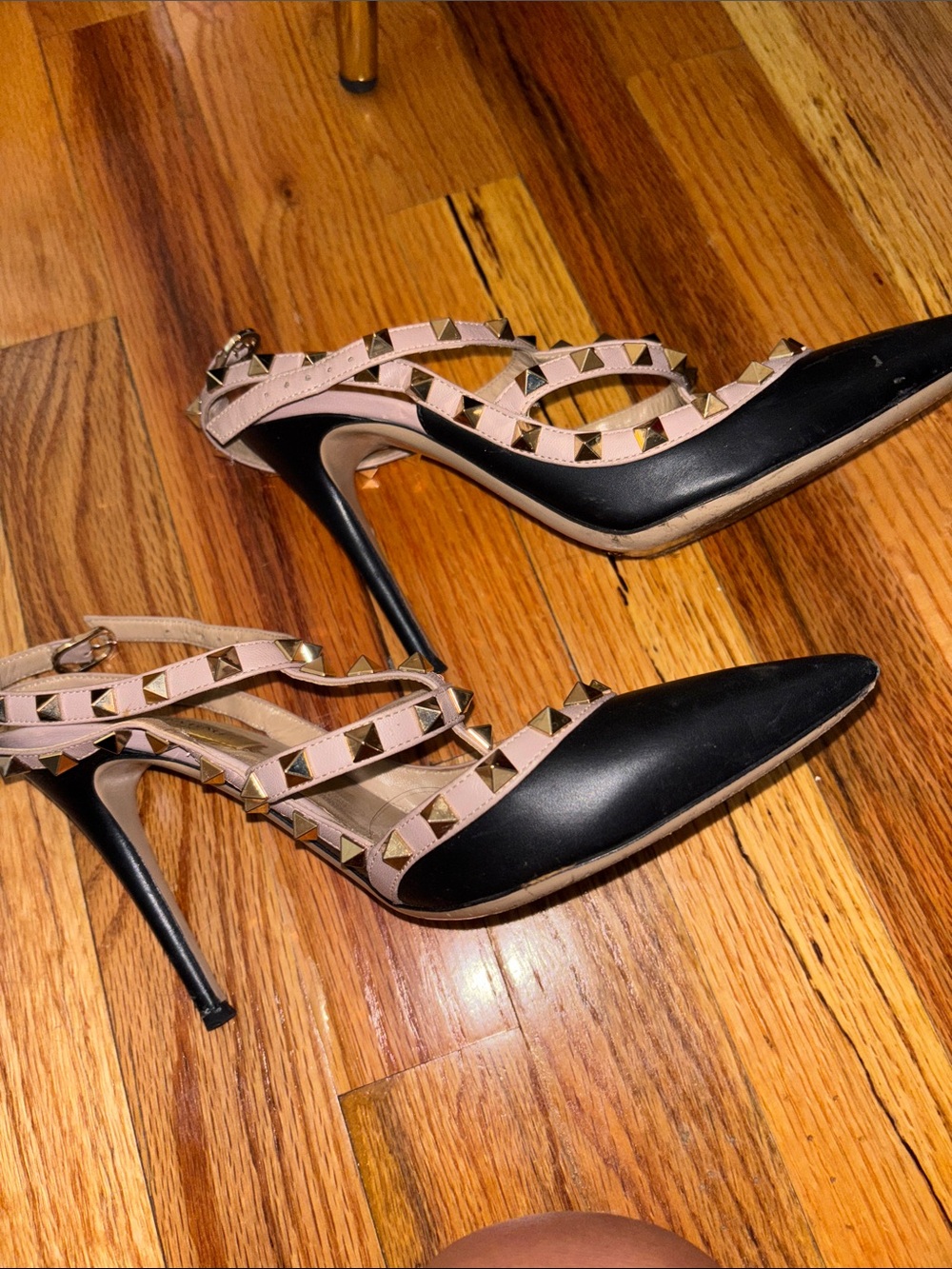 Valentino Black Point-Toe Pump with Nude Rockstud Straps - Picture 6 of 8